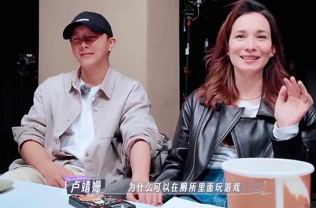 卢靖姗不理解韩庚为什么可以在厕所玩游戏，戚薇说她也喜欢这样！卢靖姗：“我不太理