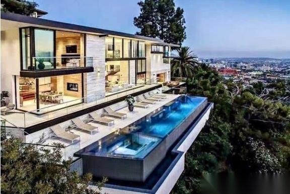 为啥美国有钱人不来中国，而中国有钱人却移民美国？因为说白了，在美国只要你有钱，还