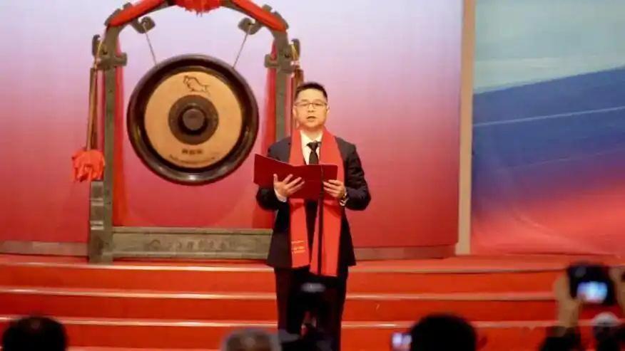 我发现，今年有几家上市公司董事长离婚了，一堆老凳离婚，你们觉得是巧合吗？强一股份