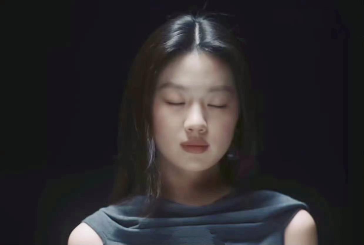 单依纯又怎么了？和李荣浩的侵权风波还没平息呢这次又被爆抄袭，而且抄袭的竟然是