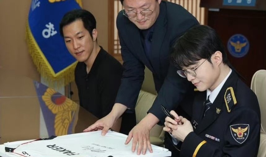 Faker从警天天这局那处的又厅的，都看好了，李哥这个是真的。李警官，我妹妹那个