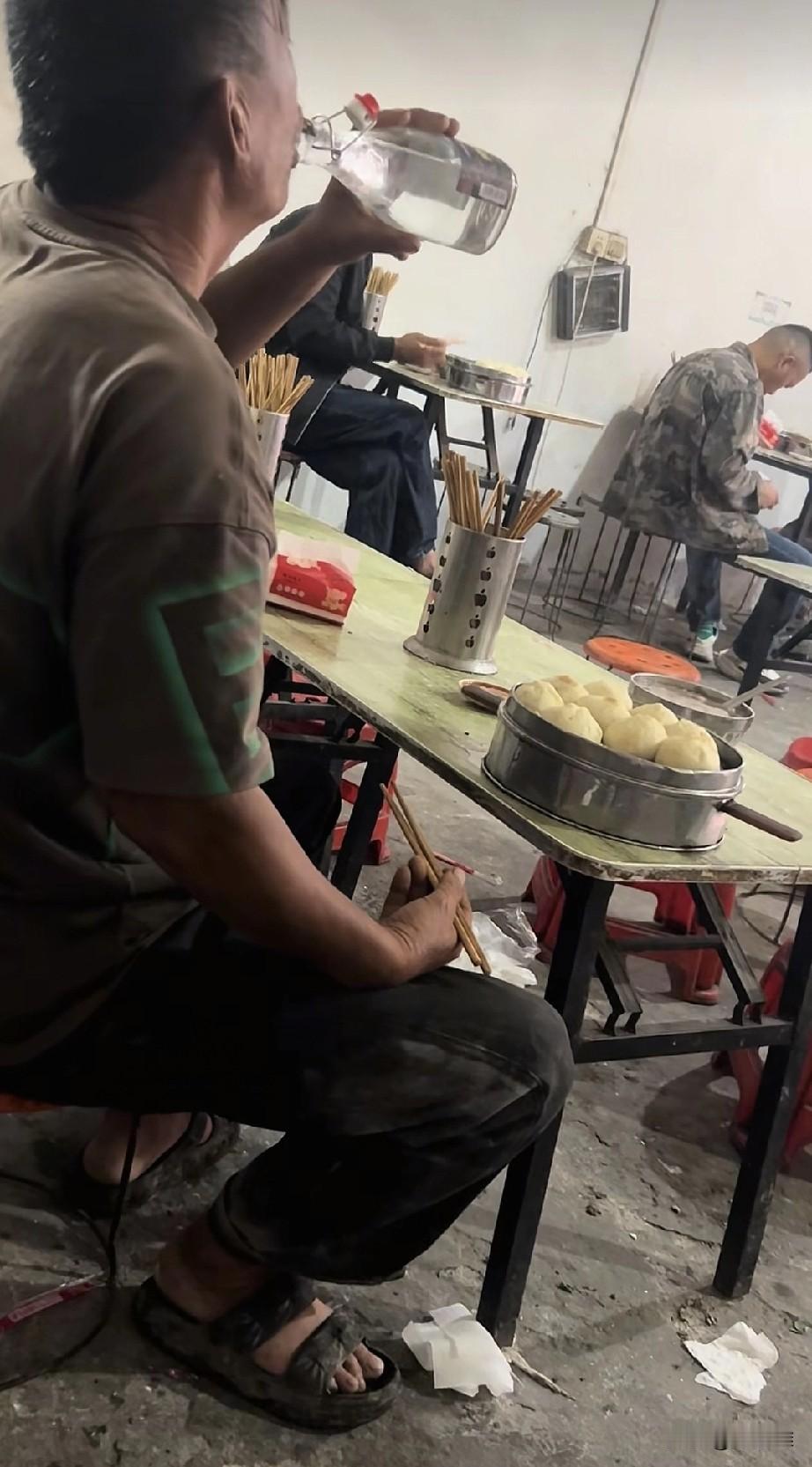 戒酒快一个月了，天天跑步，瘦了20多斤，但是我一点都不快乐...