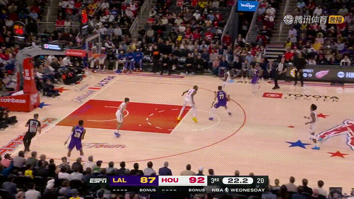 火箭巨星杜兰特的防守真是惨不忍睹！在今天火箭主场迎战湖人的比赛中，当时比赛进行到