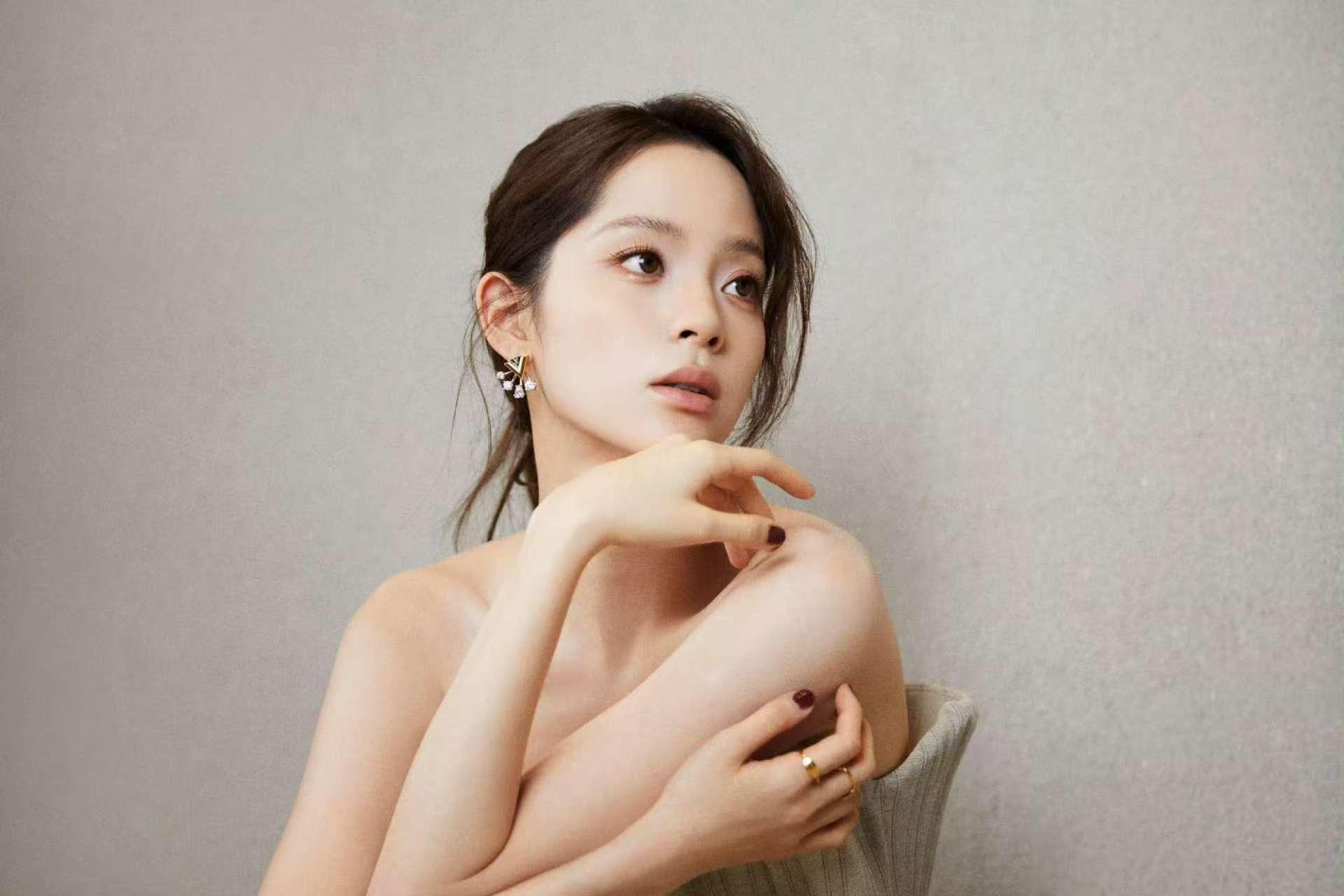 欧阳娜娜不语只是一味参加音综音综界的“劳模”非欧阳娜娜莫属！《音你而来》《音乐