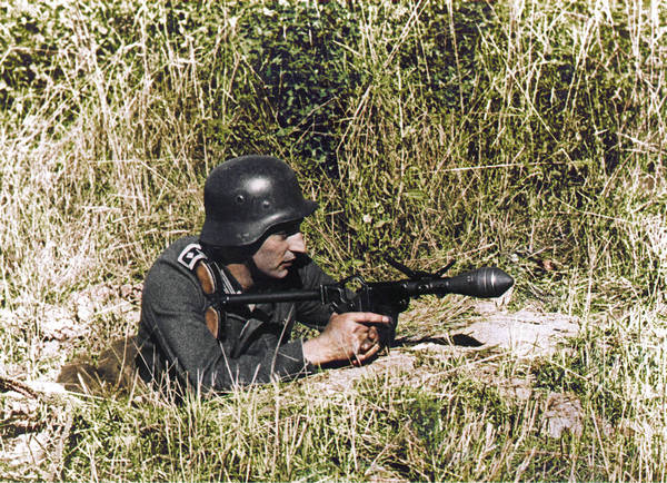 二战德军创新武器：信号枪改装多用途突击手枪