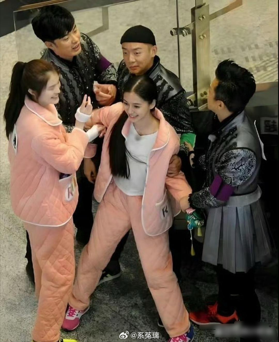 原来以前跑男是素颜拍摄，连穿睡衣都这么美！