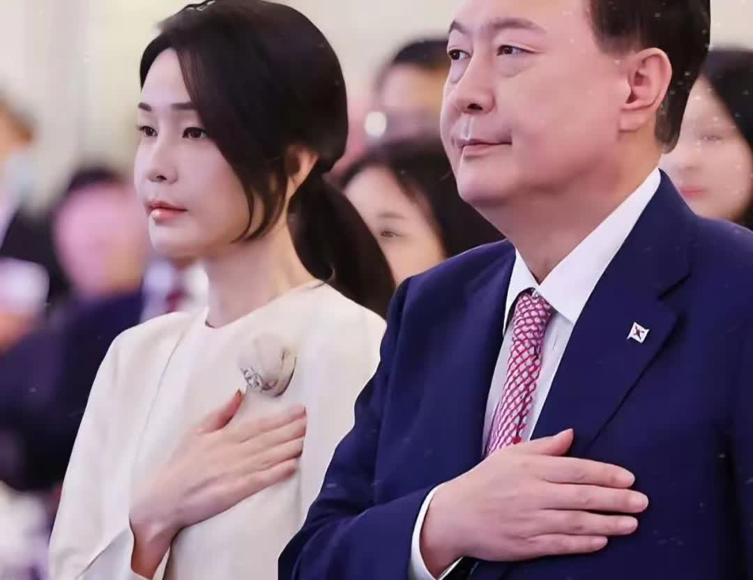 特检组出手了！调查金建希的特检组7月30日下午突然向法院申请拘捕前总统尹