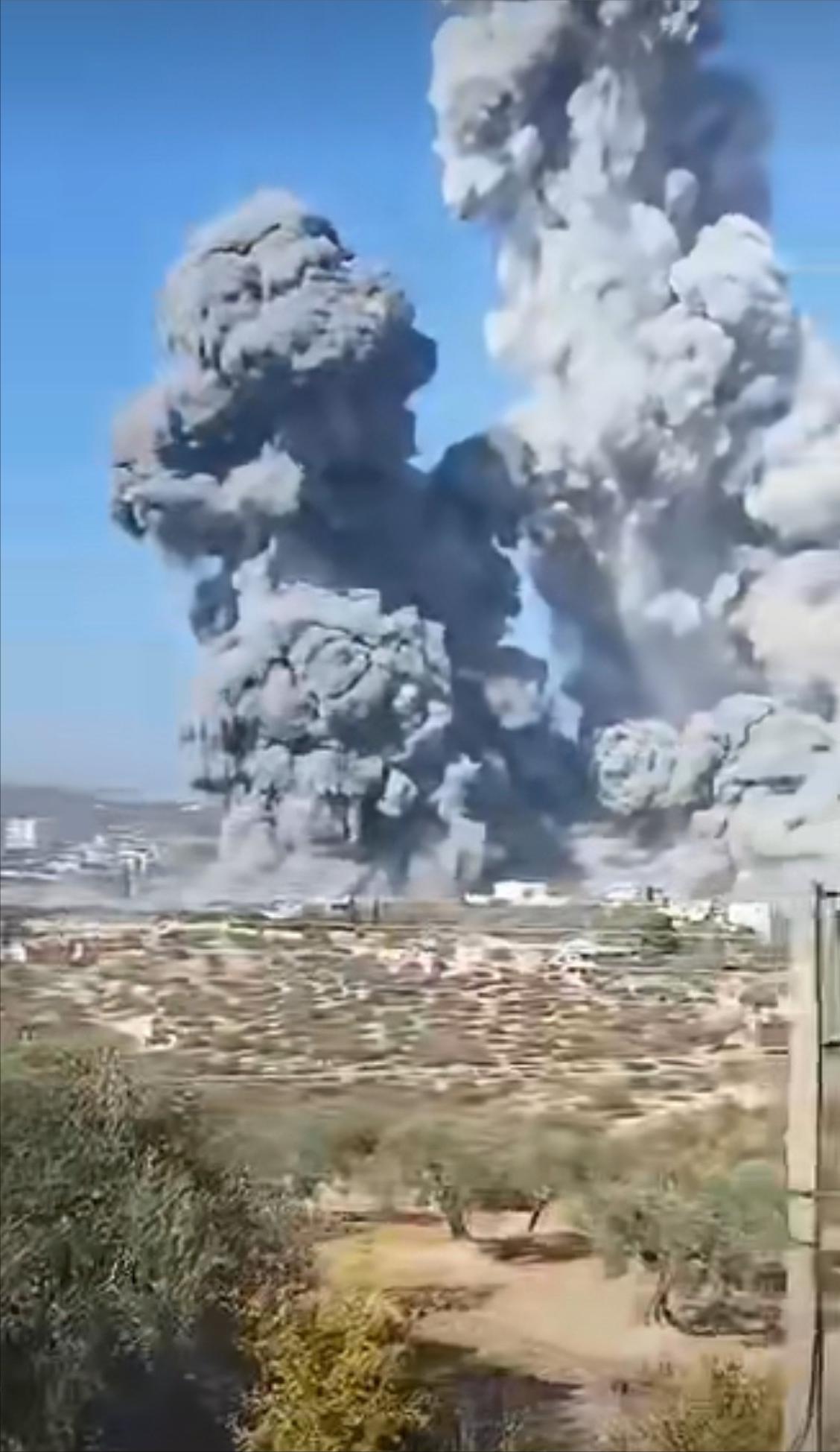 这么快就翻脸了！美军战机突袭叙利亚：直捣朱拉尼HTS武装的老巢近日，美国在与