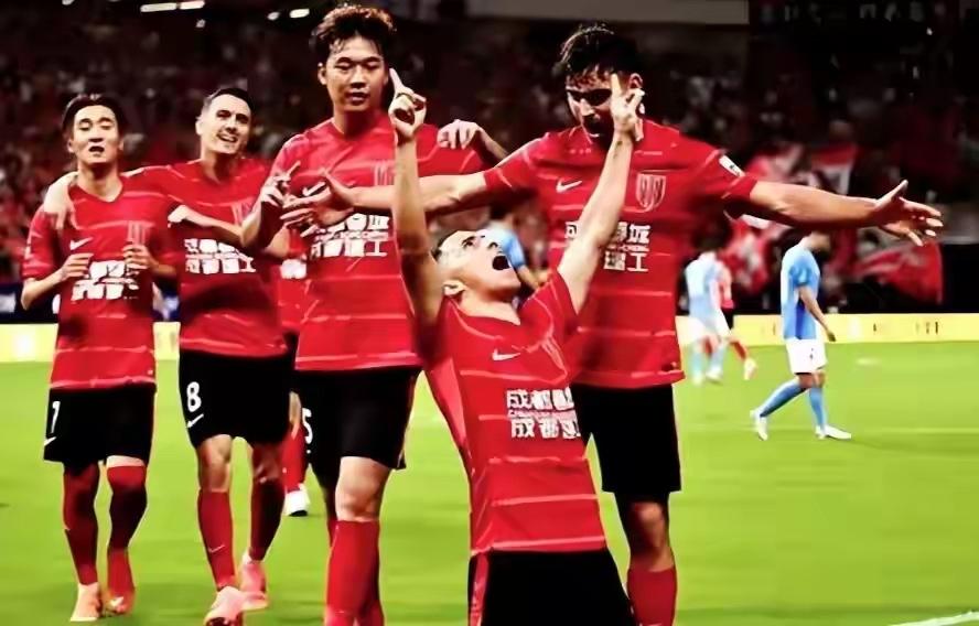 成都蓉城向西班牙学习手握巨大积分优势领跑中超，成都蓉城却遇上了幸福的烦恼。接