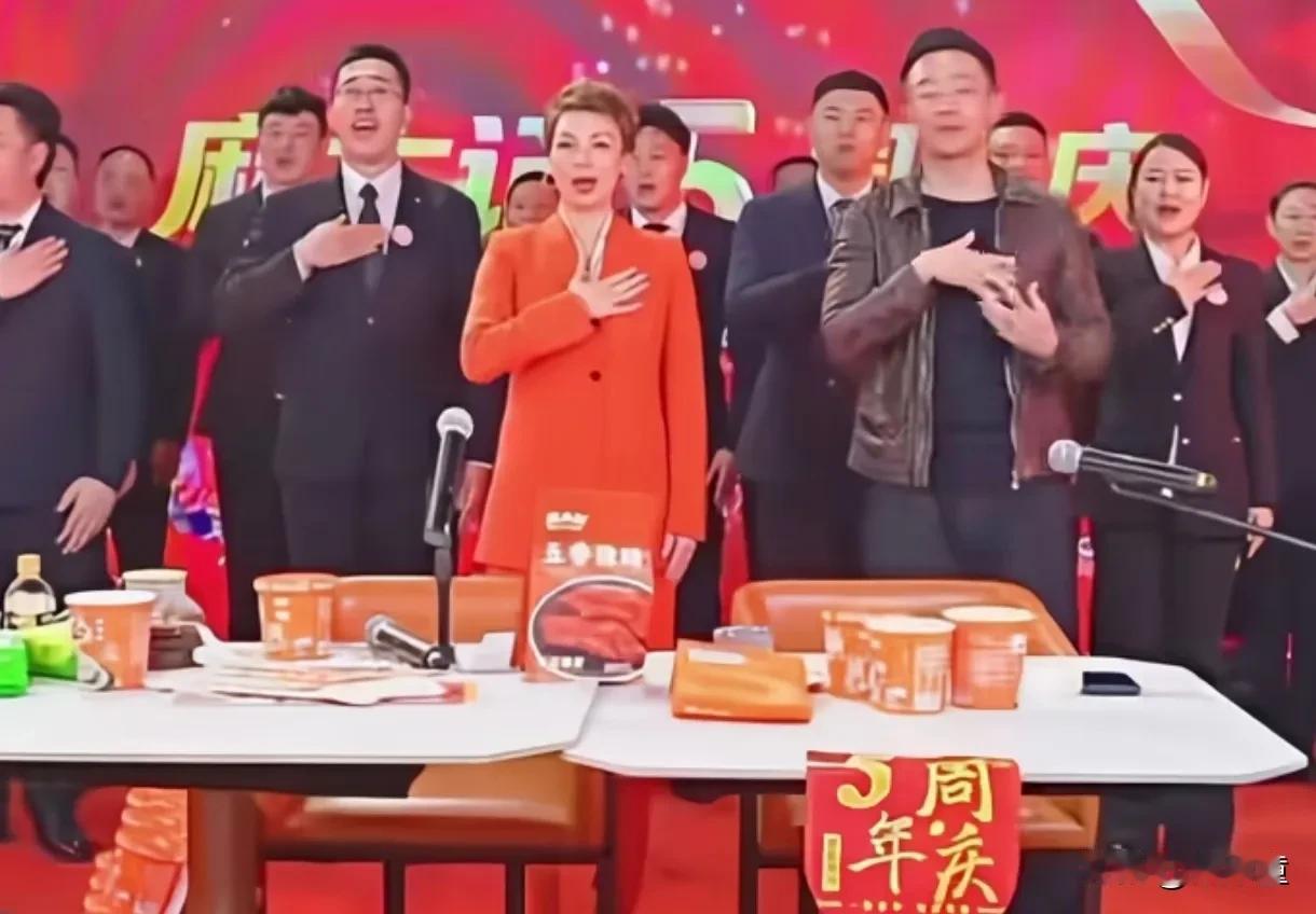 汪小菲，你是一个动作都不在点上啊！麻六记五周年，晒出一起跳手势舞的视频，视频中