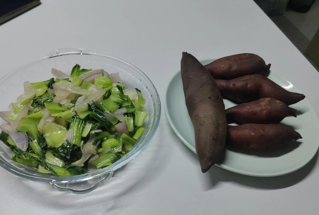 老公只要做饭，必然是养生晚餐他说这样吃健康。我说这样吃沧桑。他说一天多花1