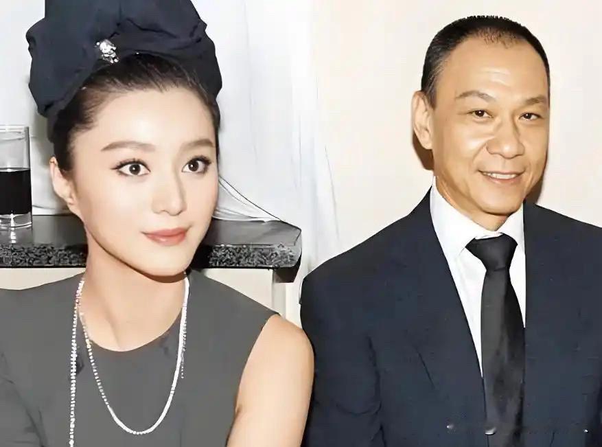 他是一位备受尊敬的资深演员，被公众亲切地称为“老戏骨”。然而，在他65岁时决定结