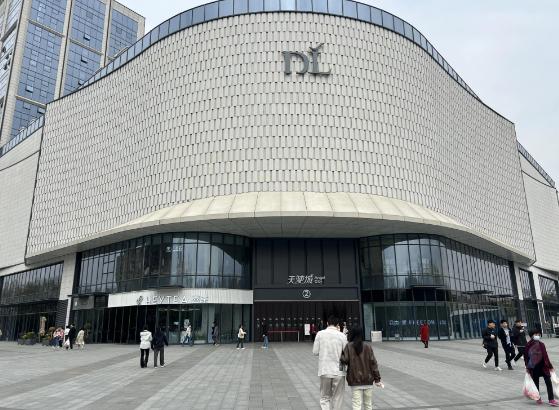 发现个挺有意思的现象：凡是给胖东来供货的商家，不管之前销量多大、人脉多广、路子多