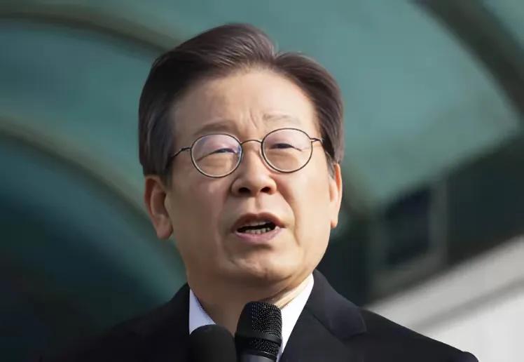 反美阵营再添一员？李在明对美摊牌，不到2天，朝鲜主动对韩示好近期的韩国总统