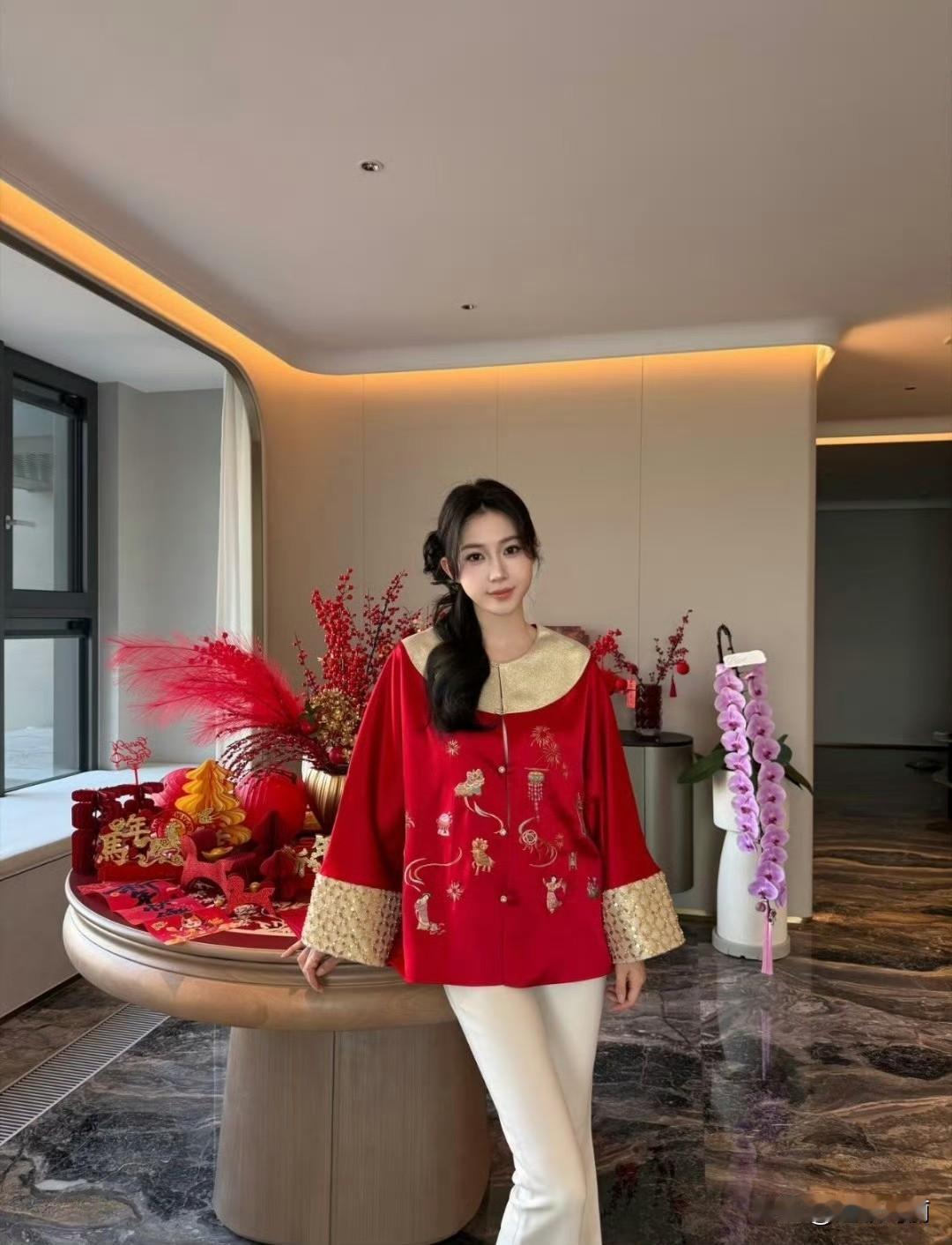 老婆宣云晒过年大餐，正中间的菜是八方来财，厨艺这么好，难怪能嫁给顶流明星