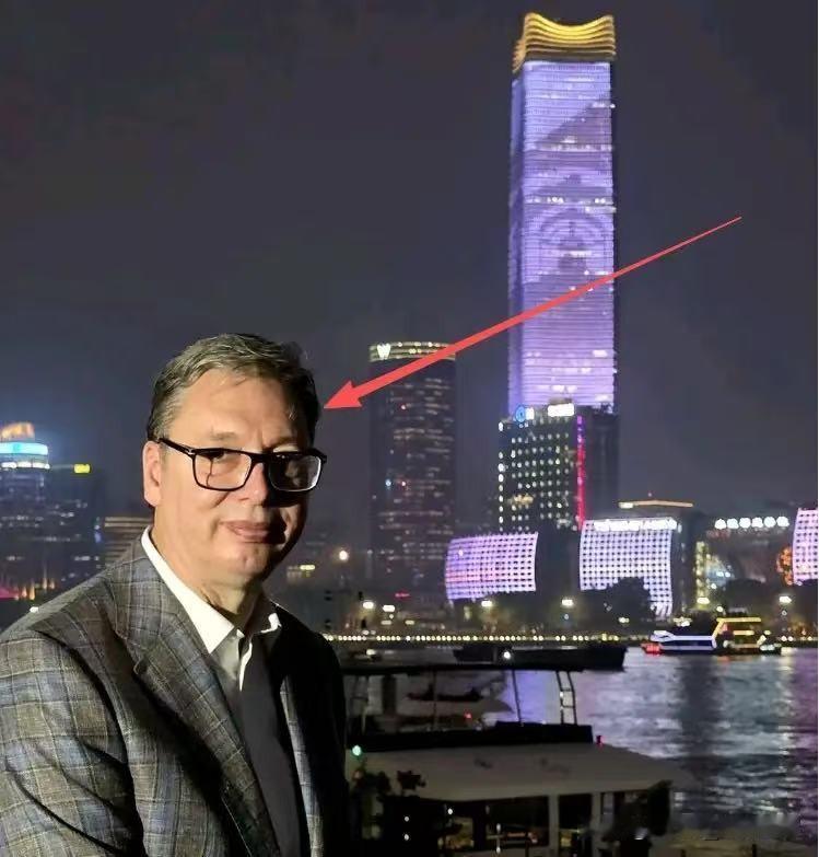 被中国发展震撼！武契奇外滩发文感叹，仅仅一眼，就看出了一个国家狂奔的速度。武