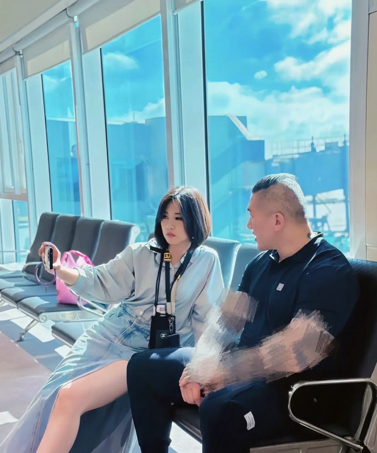 馆长这次全程带着这位小姐姐，不是因为她长得漂亮，也不是因为她有流量，