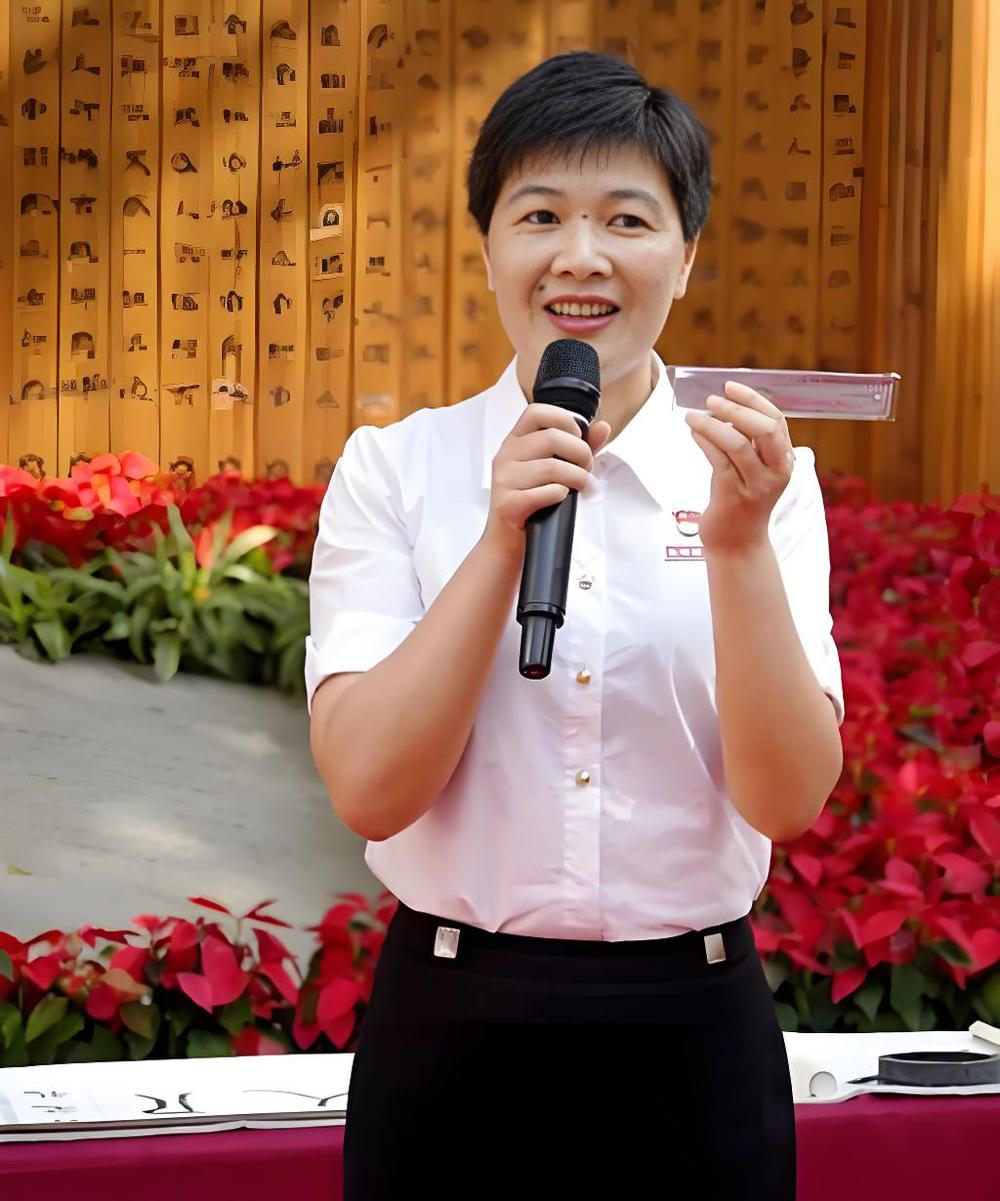 朋友在福建省长乐师范学校附属小学教育集团工作，一直听他说附小教育集团的总校长陈女