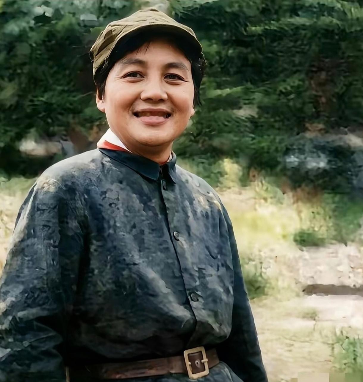 1943年春，有个星期六，延安女子大学教务长张琴秋和卫生部部长苏井观结婚了。这是