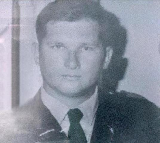 1976年8月18日上午，板门店共同警备区的空气紧张得像要凝固。五名韩国伐