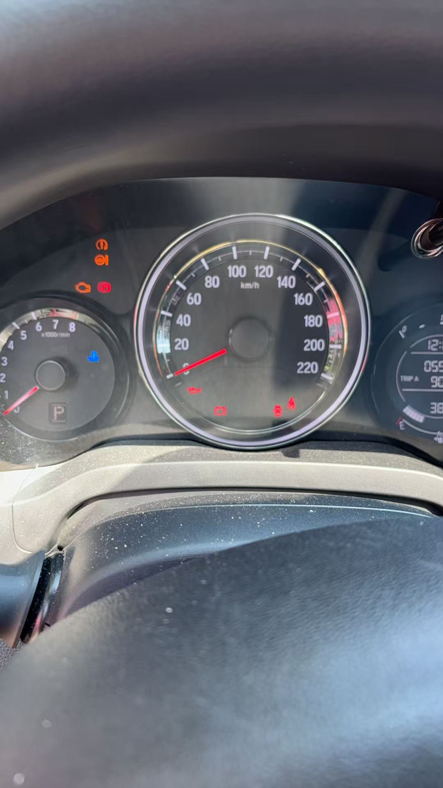 车子放路边5天没有开过今天打不着火了是不是电池没有电了