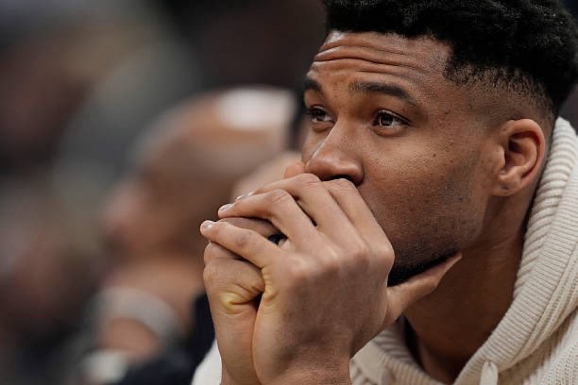 据ramonashelburne报道，雄鹿队曾向76人队索要VJ·埃奇科姆