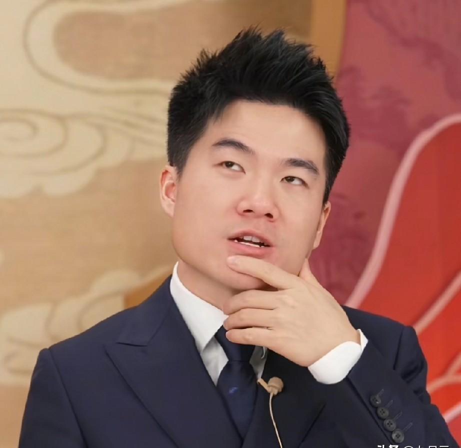 董宇辉被骂上热搜，我却看到了最残酷的真相。他刚回应了争议，说“初心不改”。但