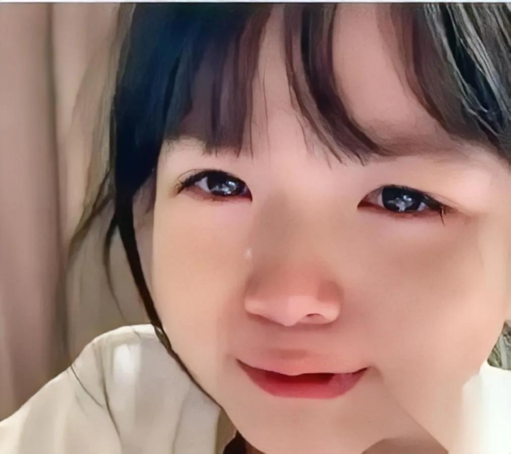 班主任当众批评学生妈女孩一句话让全班沉默没想到她妈身份不一般…三年级