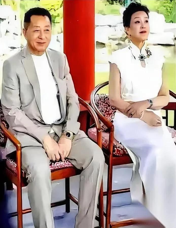 瓜吃了这么久你发现没？藏着个全程隐身的甩手掌柜。汪小菲张兰闹成这样，