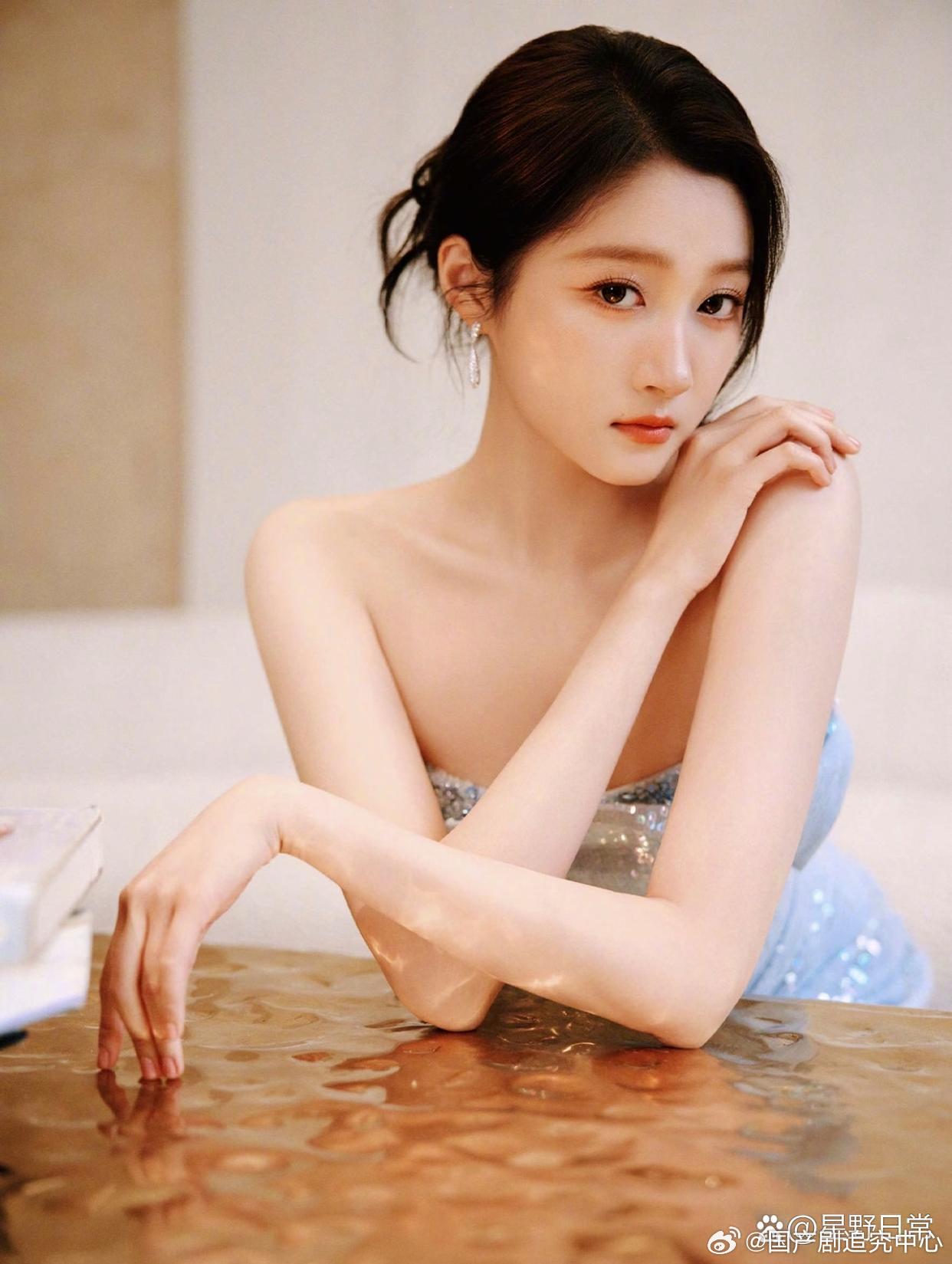1.陈哲远、张婧仪主演的《梦花亭》，集数由原先40集调整为38集，剧集现已进入