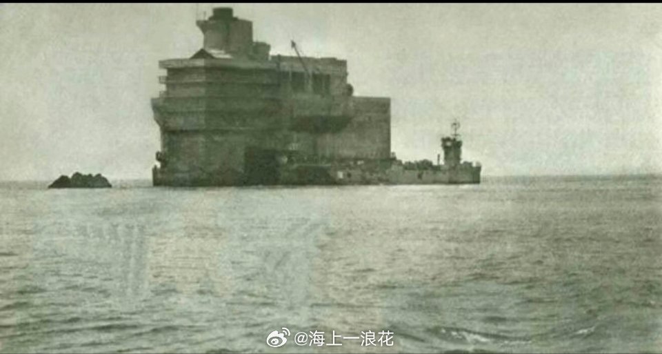 上海海防前哨——鸡骨礁在上海长江口以东的东海海面上有一个鸡骨礁，原本是几块大礁石