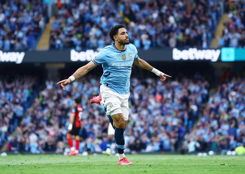 马尔穆什比哈兰德踢得更好！马尔穆什在场上活动范围比哈兰德更大，而且会有大量的拉边