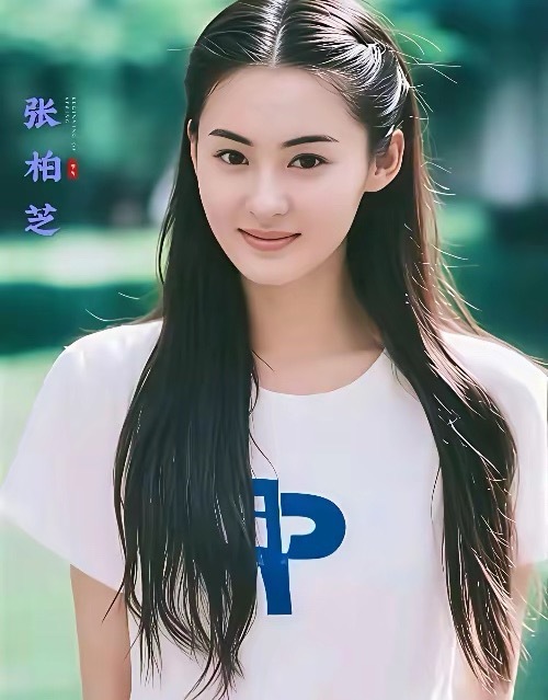 都说黎姿比张柏芝美，个人感觉，张柏芝比黎姿美多了，张柏芝天生一张“幼态脸”看起来