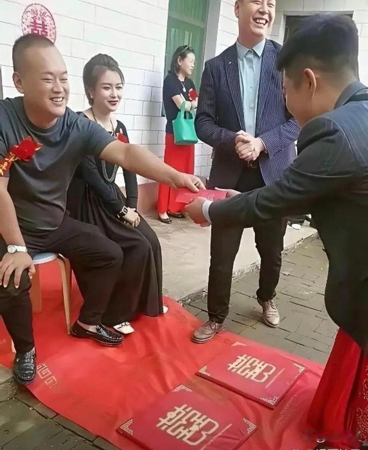 看丈母娘﻿‍‌这颜﻿﻿值，新‍‍﻿娘﻿估计更‌美‏‎吧！​​​