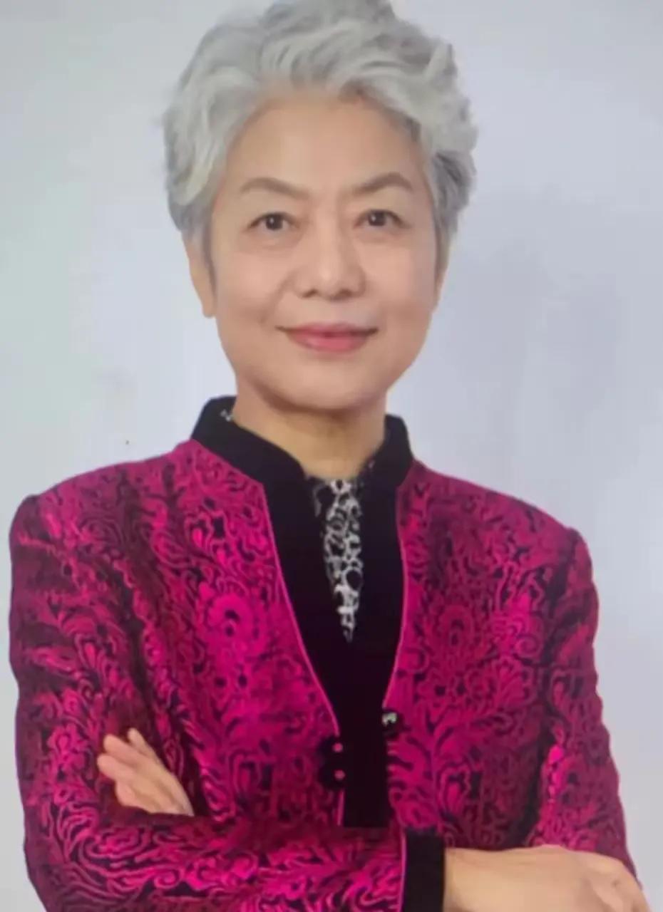 中国人民公安大学教授李玫瑾说：“与人聊天，少说自己的孩子。如果孩子表现不好，通过
