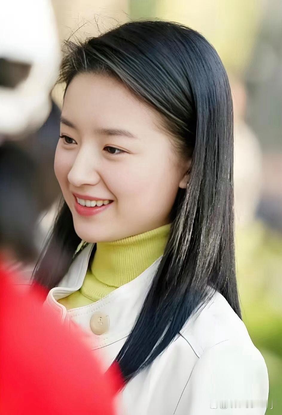 谁的青春记忆里没有年轻的董洁？那份清冽又干净的颜值，妥妥的初代白月光！​​​