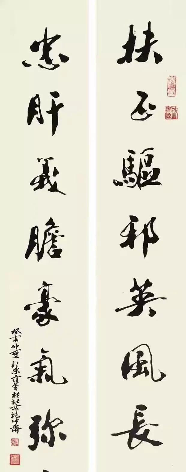 以书法和书画为著称，可谓是中国书画界的泰斗，范曾的字一出，会让书法界都得“抖三抖
