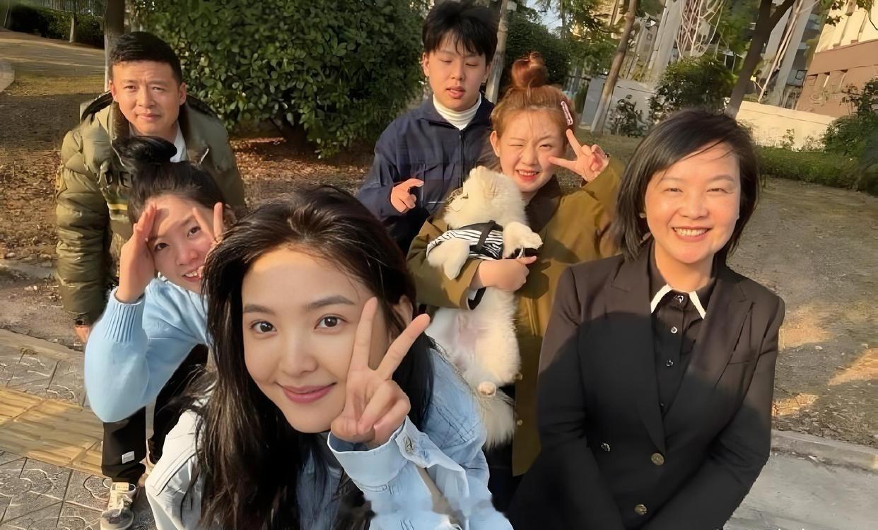 章若楠一家子，她是中了基因彩票的那个吧