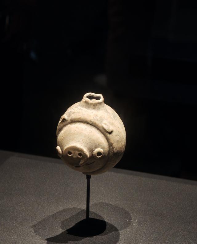 三星堆是否比莫高窟幸运？答案是肯定的，三星堆的发现发掘过程：1927年，燕氏