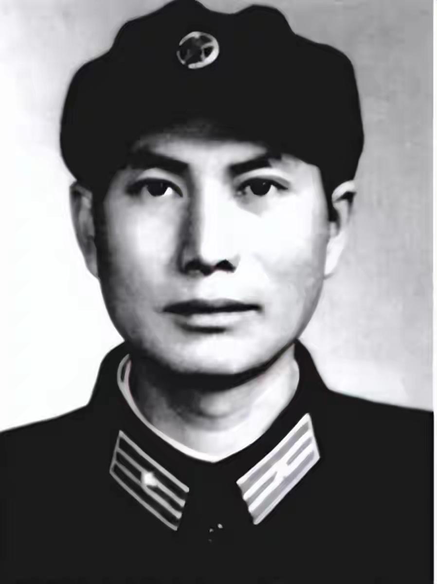 1955年大授衔，张万年授了什么军衔？张万年是一位优秀的上将，晚年担任了军委副