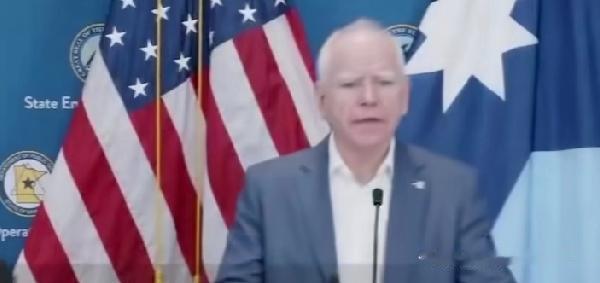 曾在广东佛山教过英语的明尼苏达州州长沃尔兹，最近用超流利的英语猛怼特朗普，这波输