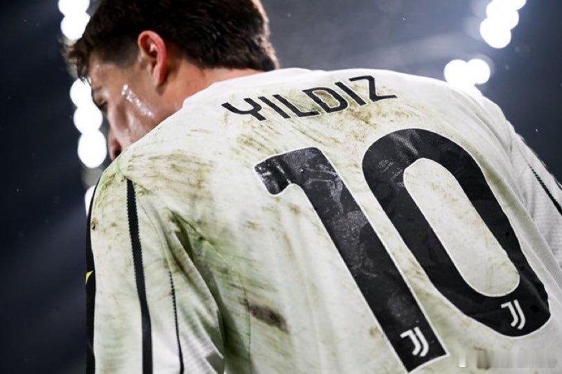 阿尔巴内塞：奥托利尼的首要任务之一是确保伊尔迪兹的续约。伊尔德兹和尤文图斯一直有