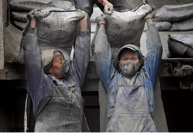 你相信命运可以改变吗？上世纪90年代，我曾在一家大型国企任职，有一天，办公部的
