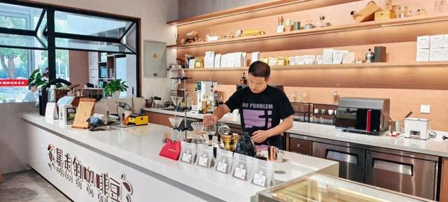 上过央视镜头的咖啡店, 开进了党群服务中心