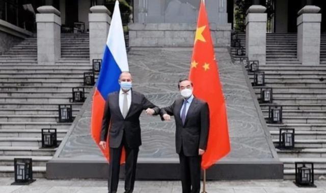 缓过劲来的俄罗斯“翻脸不认人”？2025年，中俄间的贸易突然“降温”，一纸关税新