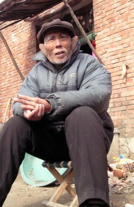 1949年，敌人让杨钦典把白公馆剩下的19名地下党员全部杀了，这时，一个地下党员