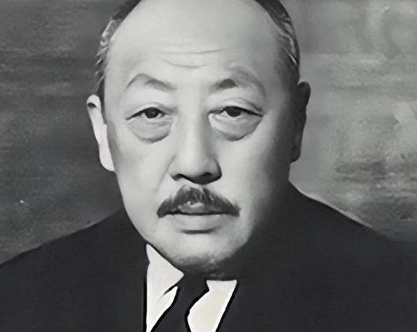 1950年，大汉奸张景惠走进战犯管理所，却看见儿子站在门口，他问：“你明明也是汉