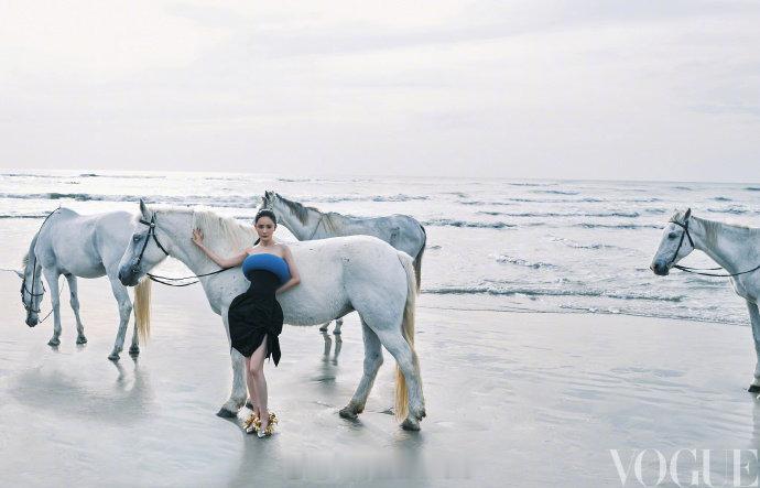 杨幂二登vogue杨幂vogue开年单人封美得很轻易