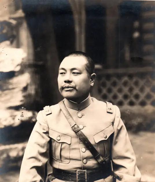 1925年冬天，魏益三带着几门老炮和一小股残兵，匆匆从山西转往西北，他原是郭松龄
