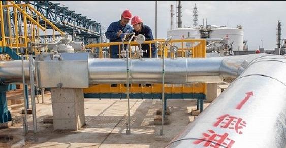 中国少买了500万桶油，华尔街的收割盘算彻底落了空。2026年初，美以对伊朗动手